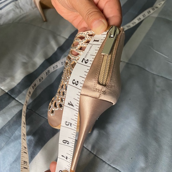 Used INC International high heels women’s shoes,with shiny stones,size 7.5 M - Picture 5 of 8